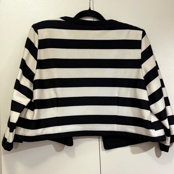 Danny & Nicole Elegant Black Jacket - Picture 6 of 6